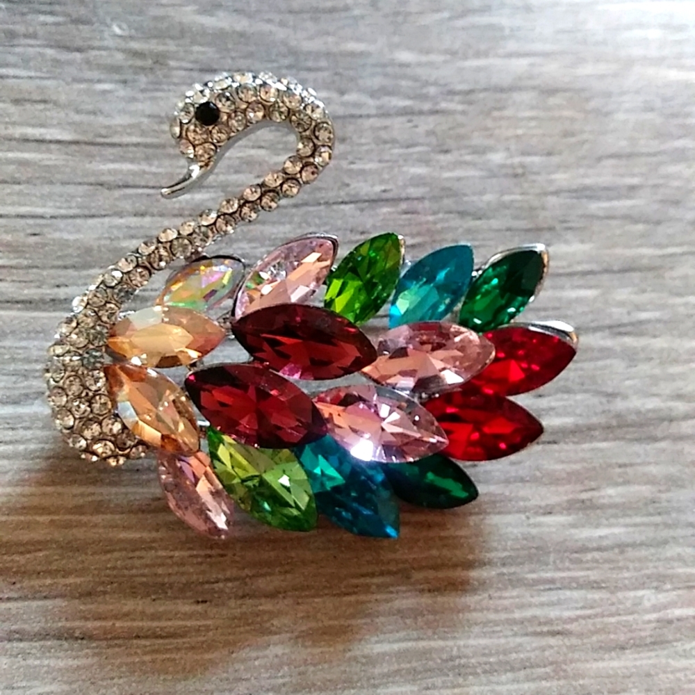Swan brooch